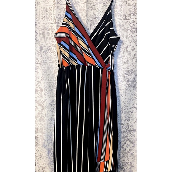 Cutest jumpsuit 😍 - Picture 2 of 4